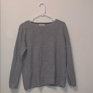 Ribbed gray sweater
